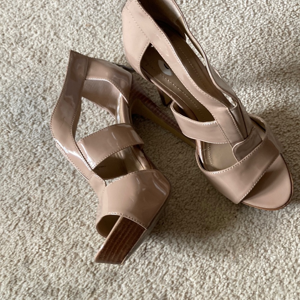 Like née stiletto BCBG
